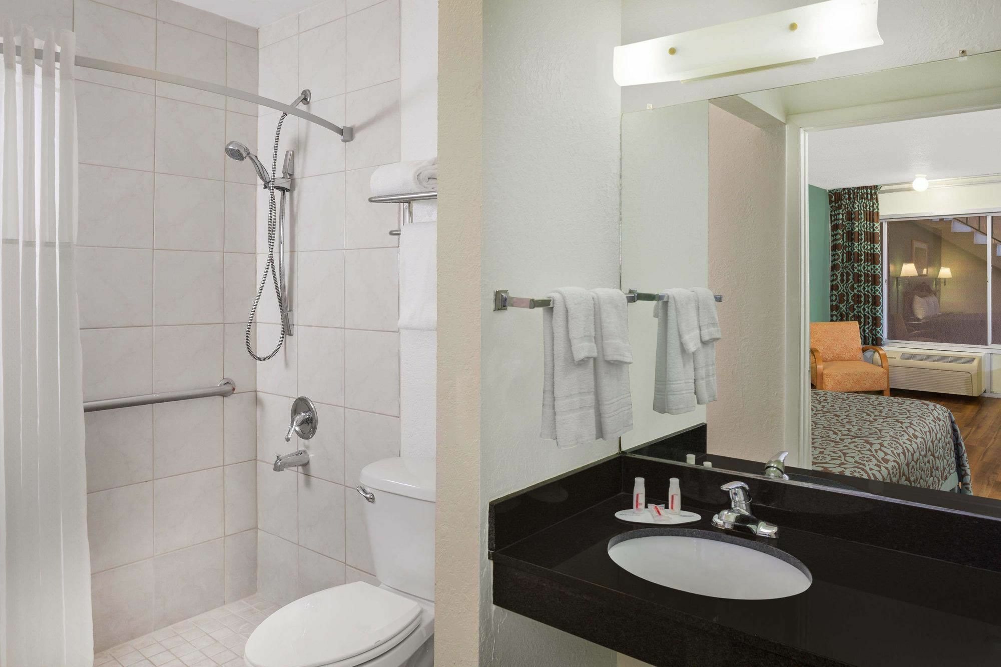 Travelodge By Wyndham Fort Myers North North Fort Myers Bagian luar foto